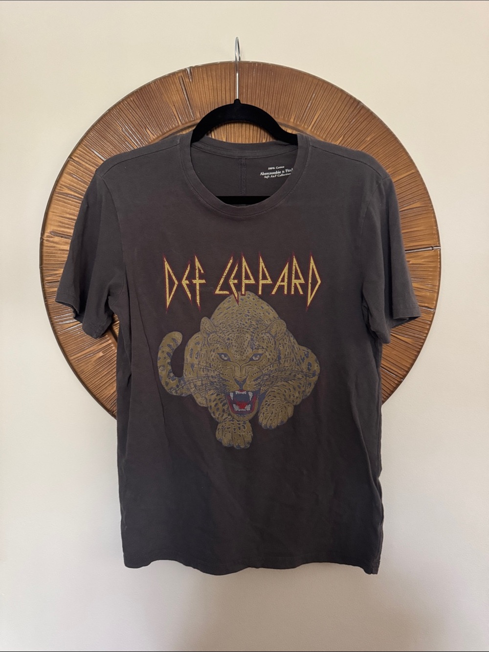 Abercrombie & Fitch | Like New | Def Leppard Graphic Tee